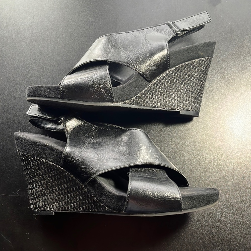 Aerosoles black wedges size 8